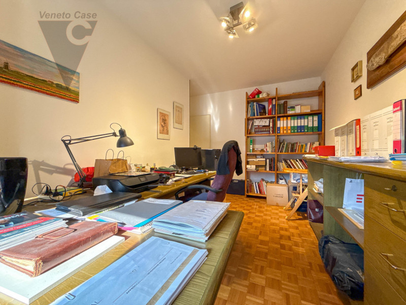 STANGA - NUDA PROPRIETA'
In un contesto residenziale signorile e tranquillo, circondato da un cur...