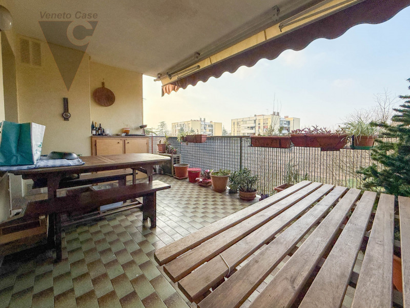 STANGA - NUDA PROPRIETA'
In un contesto residenziale signorile e tranquillo, circondato da un cur...