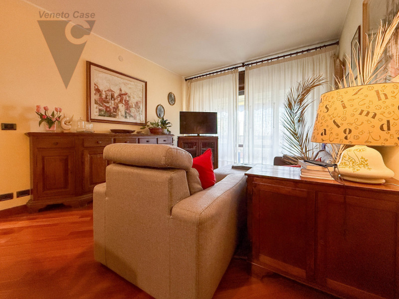 STANGA - NUDA PROPRIETA'
In un contesto residenziale signorile e tranquillo, circondato da un cur...