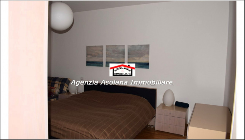 Nostra esclusiva vendesi casa singola in centro a Caerano di San Marco. La casa a ridosso di tutt...