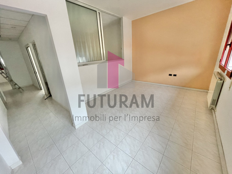 SARCEDO - 17FIL - PER INFO 0444/310220

Se stai cercando un ufficio luminoso e versatile a Sarced...