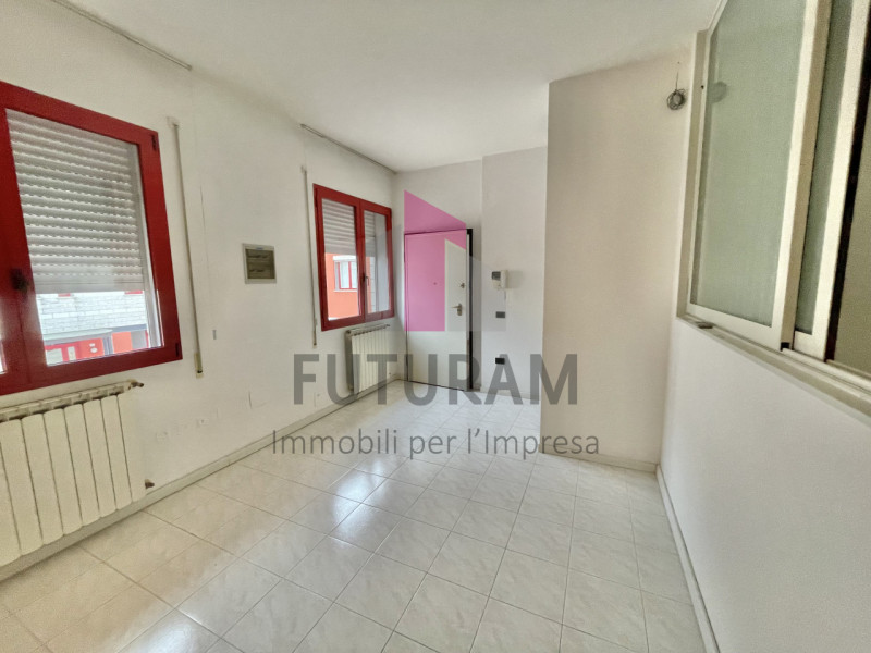 SARCEDO - 17FIL - PER INFO 0444/310220

Se stai cercando un ufficio luminoso e versatile a Sarced...