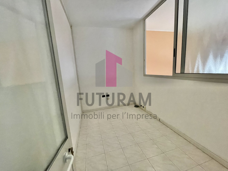 SARCEDO - 17FIL - PER INFO 0444/310220

Se stai cercando un ufficio luminoso e versatile a Sarced...