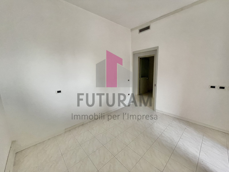 SARCEDO - 17FIL - PER INFO 0444/310220

Se stai cercando un ufficio luminoso e versatile a Sarced...