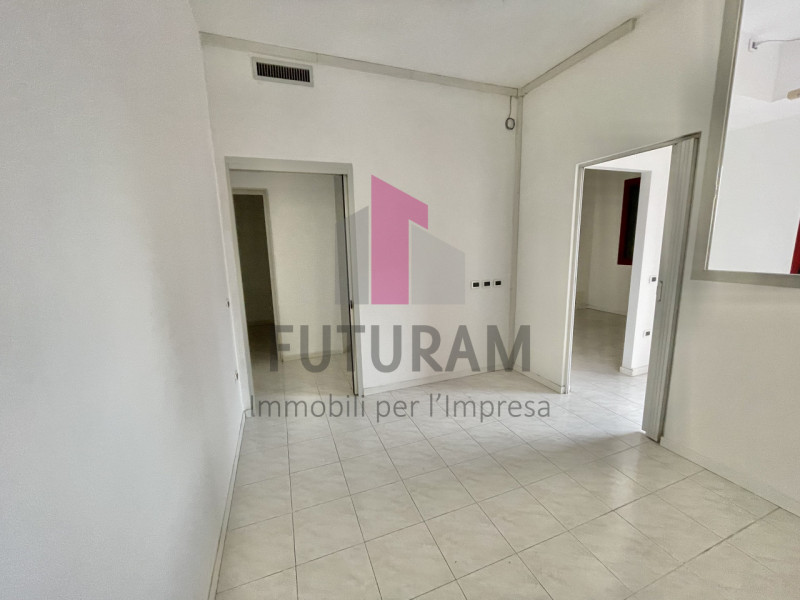 SARCEDO - 17FIL - PER INFO 0444/310220

Se stai cercando un ufficio luminoso e versatile a Sarced...