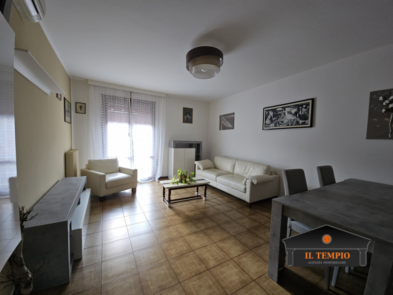 VICENZA-FINE VIALE SANT'AGOSTINO-NOGARAZZA: In strada riparata dal traffico e circondata dal verd...