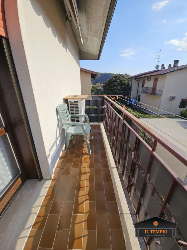 VICENZA-FINE VIALE SANT'AGOSTINO-NOGARAZZA: In strada riparata dal traffico e circondata dal verd...