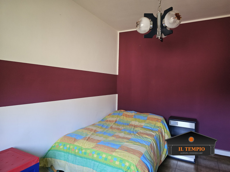 VICENZA-FINE VIALE SANT'AGOSTINO-NOGARAZZA: In strada riparata dal traffico e circondata dal verd...