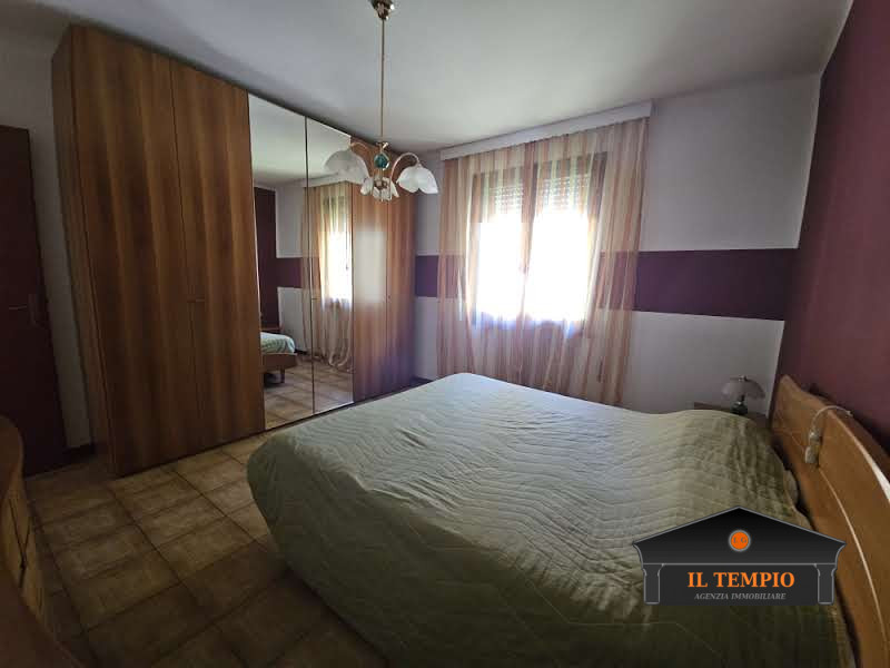 VICENZA-FINE VIALE SANT'AGOSTINO-NOGARAZZA: In strada riparata dal traffico e circondata dal verd...