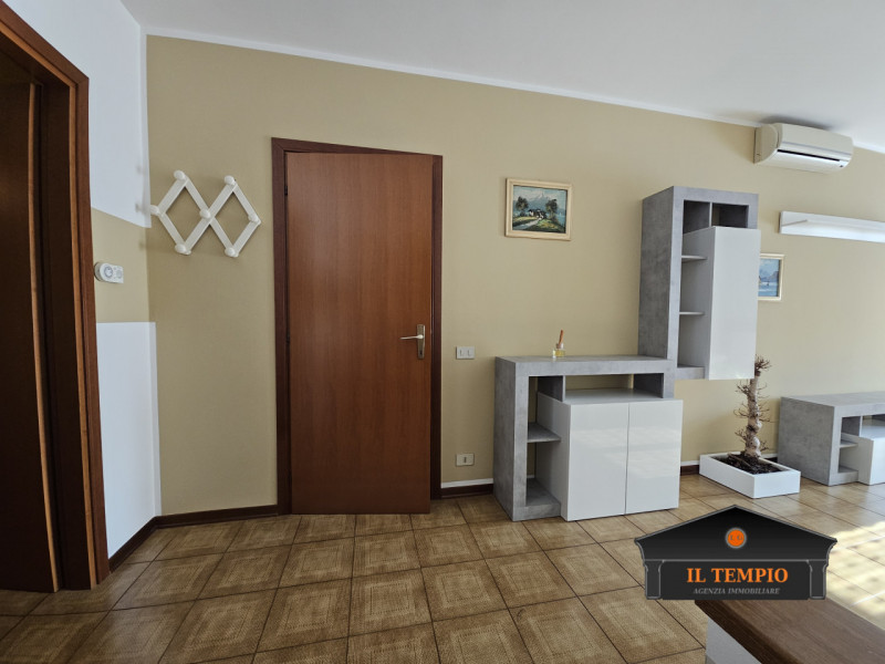 VICENZA-FINE VIALE SANT'AGOSTINO-NOGARAZZA: In strada riparata dal traffico e circondata dal verd...