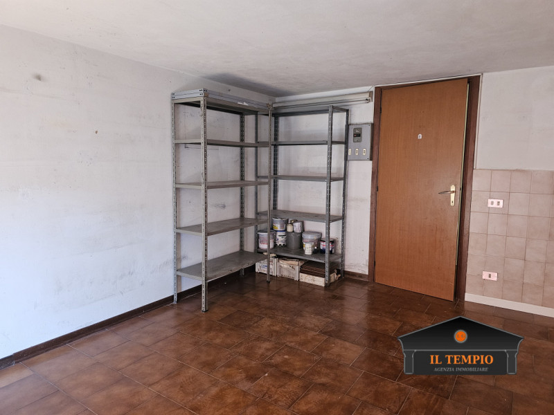 VICENZA-FINE VIALE SANT'AGOSTINO-NOGARAZZA: In strada riparata dal traffico e circondata dal verd...