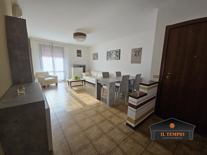 VICENZA-FINE VIALE SANT'AGOSTINO-NOGARAZZA: In strada riparata dal traffico e circondata dal verd...