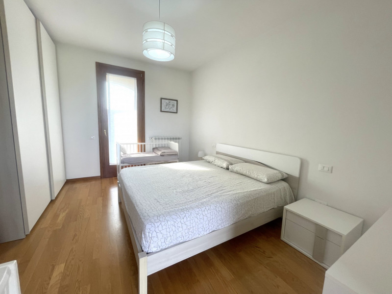 Recente porzione di trifamiliare con ingresso indipendente e scoperto esclusivo completamente pav...