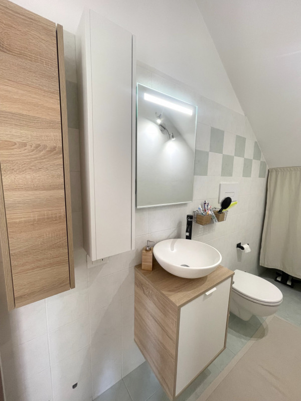 Recente porzione di trifamiliare con ingresso indipendente e scoperto esclusivo completamente pav...