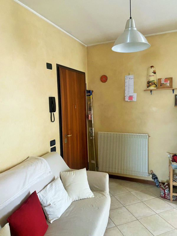 Nella frazione di Fanzolo di Vedelago proponiamo in locazione una appartamento bilocale arredato,...