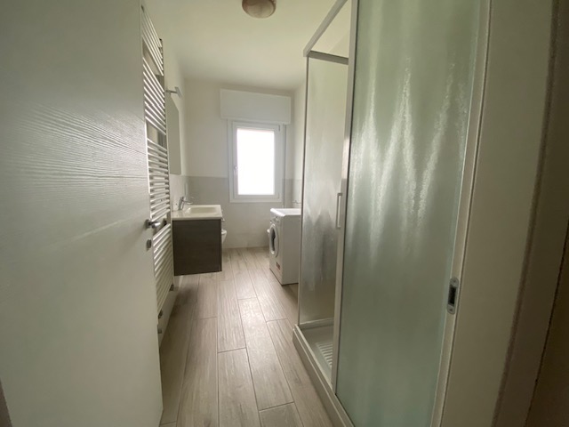 AFFITTASI SPAZIOSO E LUMINOSO APPARTAMENTO TRICAMERE A VILLAGGIO MONTEGRAPPA

APPARTAMENTO AL PRI...