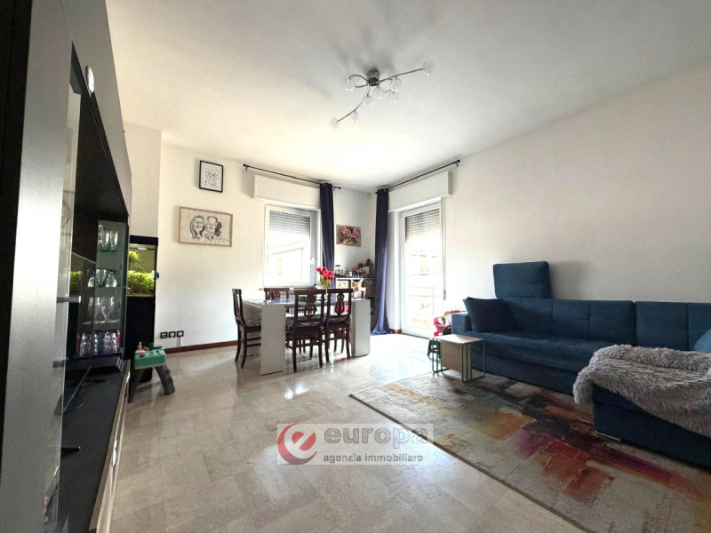 VICENZA EST, laterale interna di Viale della Pace, in una palazzina di sole 3 abitazioni sovrappo...