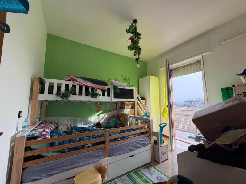 Interno di Viale della Pace, in contesto di 3 Unità immobiliari, al secondo ed ultimo piano spazi...