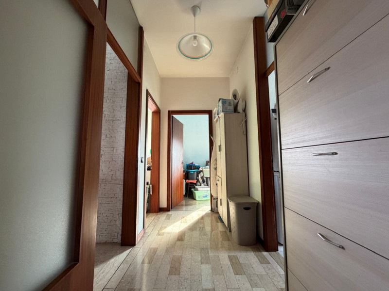 Interno di Viale della Pace, in contesto di 3 Unità immobiliari, al secondo ed ultimo piano spazi...