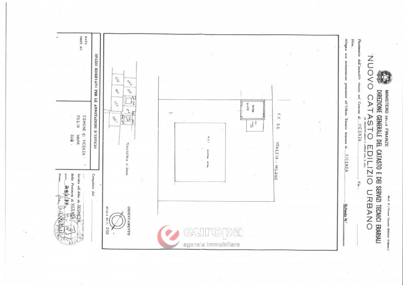 VICENZA EST, laterale interna di Viale della Pace, in una palazzina di sole 3 abitazioni sovrappo...