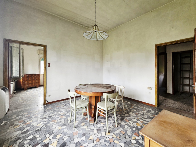 A Stanghella, in una posizione comoda al centro, proponiamo in vendita una rara opportunità: gran...