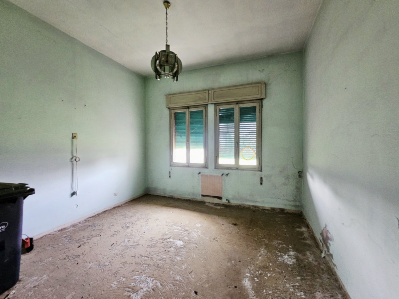 A Stanghella, in una posizione comoda al centro, proponiamo in vendita una rara opportunità: gran...