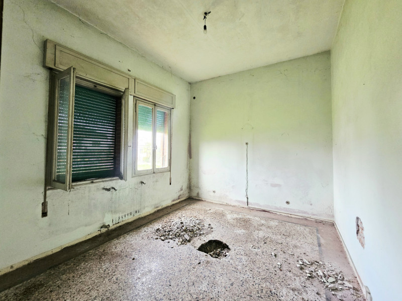 A Stanghella, in una posizione comoda al centro, proponiamo in vendita una rara opportunità: gran...