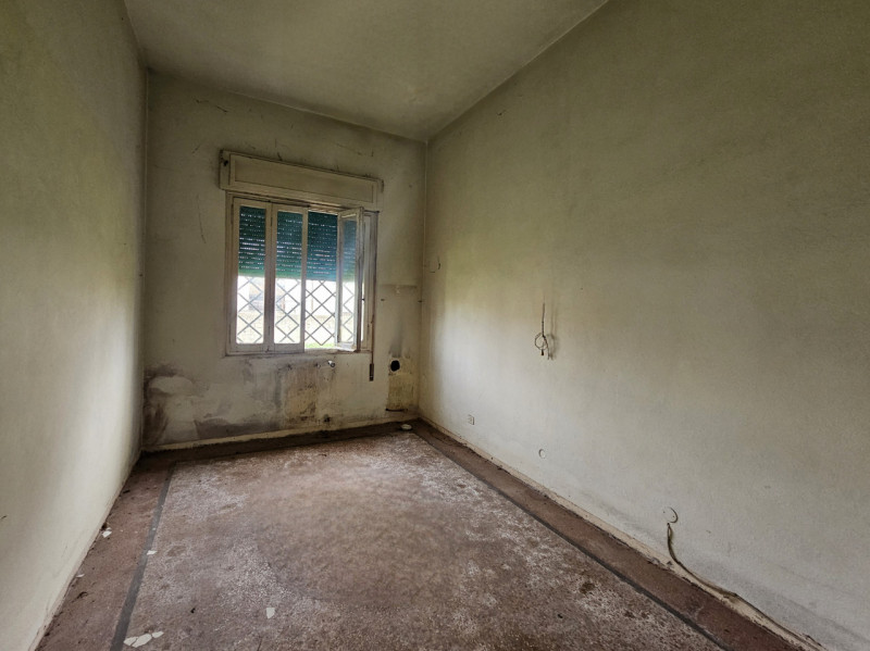 A Stanghella, in una posizione comoda al centro, proponiamo in vendita una rara opportunità: gran...