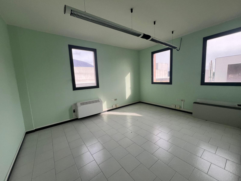 SCHIO - Ufficio sito al secondo piano 90.000€

UNICA Immobiliare Via Prà Bordoni 46, Zanè (VI) 04...