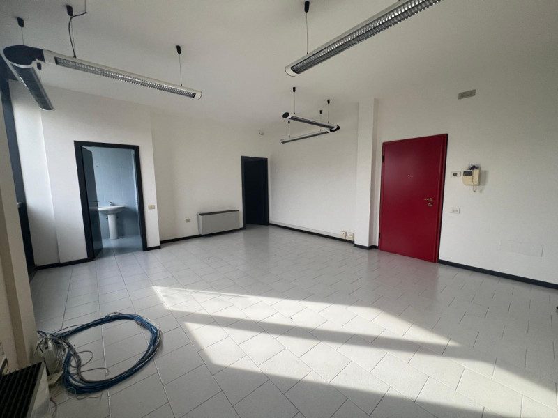 SCHIO - Ufficio sito al secondo piano 90.000€

UNICA Immobiliare Via Prà Bordoni 46, Zanè (VI) 04...