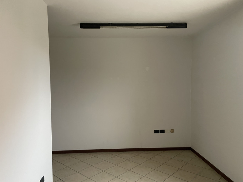 Saccolongo Zona Centrale, Ufficio in contesto residenziale

Disposizione: 

Piano Primo 1 locale ...