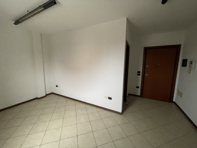 Saccolongo Zona Centrale, Ufficio in contesto residenziale

Disposizione: 

Piano Primo 1 locale ...