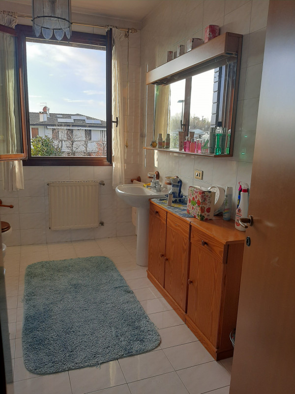 Nel quartiere piu' bello di Vigonza, proponiamo ottima soluzione abitativa della fine degli anni ...