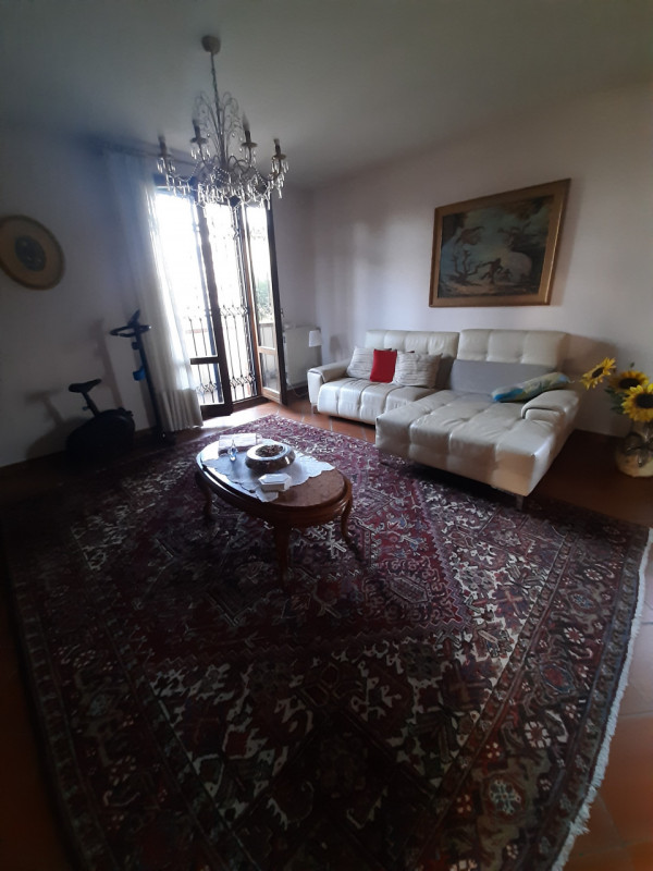 Nel quartiere piu' bello di Vigonza, proponiamo ottima soluzione abitativa della fine degli anni ...