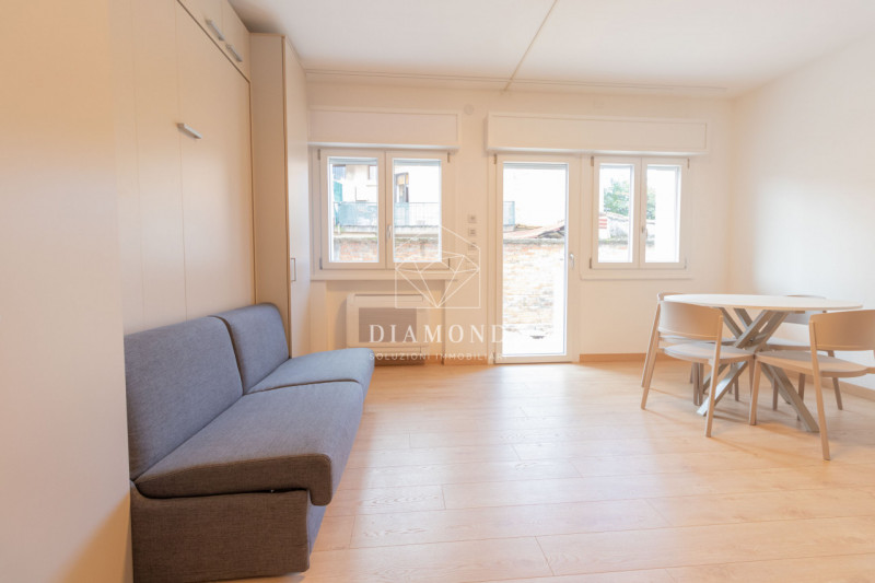 DISPONIBILE DA SUBITO.

Montebelluna: zona ospedale, monolocale di circa 30mq totali, su palazzin...