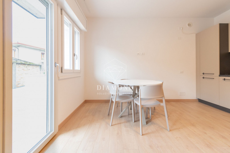 DISPONIBILE DA SUBITO.

Montebelluna: zona ospedale, monolocale di circa 30mq totali, su palazzin...