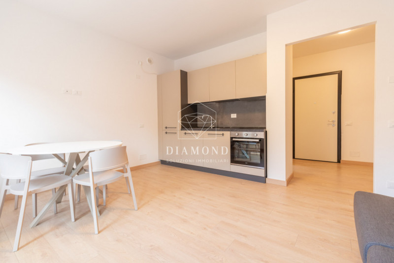 DISPONIBILE DA SUBITO.

Montebelluna: zona ospedale, monolocale di circa 30mq totali, su palazzin...