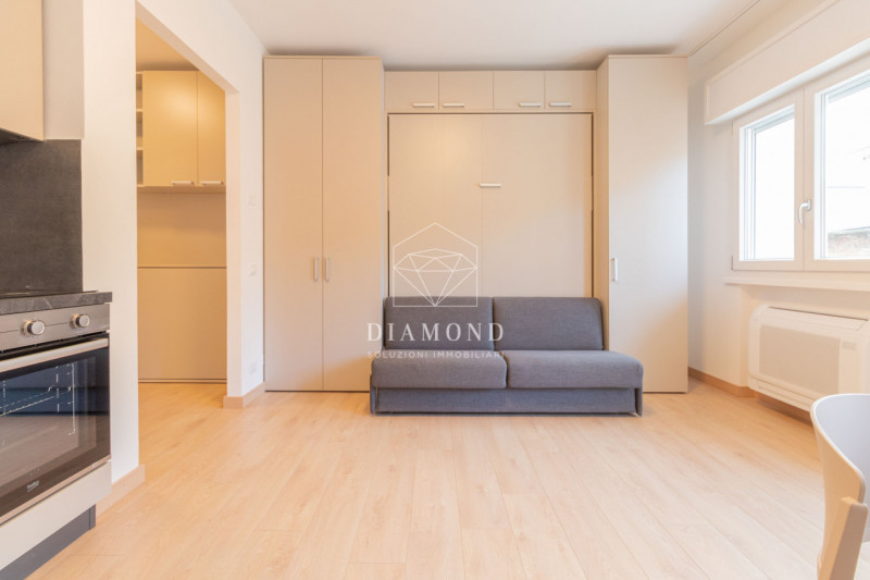 DISPONIBILE DA SUBITO.

Montebelluna: zona ospedale, monolocale di circa 30mq totali, su palazzin...