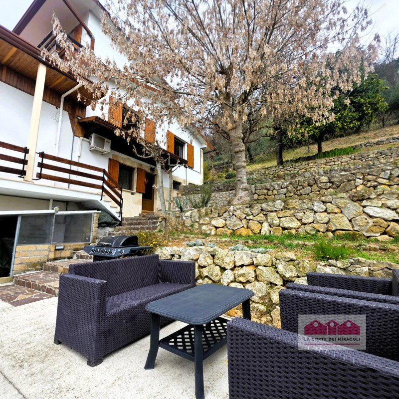 IN ESCLUSIVA A ORGIANO: SPAZIOSA BIFAMILIARE CON BELLISSIMA VISTA PANORAMICA, PERFETTA SIA PER UN...
