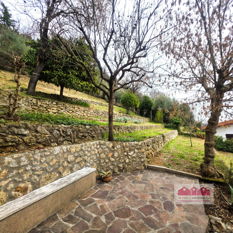 IN ESCLUSIVA A ORGIANO: SPAZIOSA BIFAMILIARE CON BELLISSIMA VISTA PANORAMICA, PERFETTA SIA PER UN...
