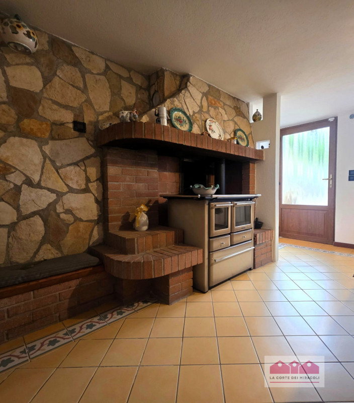 IN ESCLUSIVA A ORGIANO: SPAZIOSA BIFAMILIARE CON BELLISSIMA VISTA PANORAMICA, PERFETTA SIA PER UN...