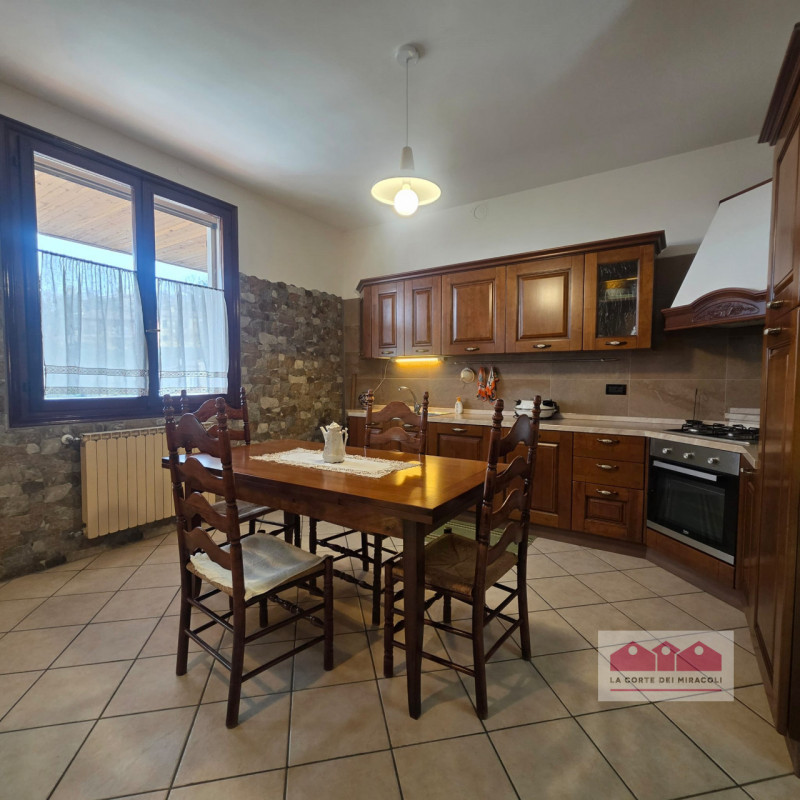 IN ESCLUSIVA A ORGIANO: SPAZIOSA BIFAMILIARE CON BELLISSIMA VISTA PANORAMICA, PERFETTA SIA PER UN...