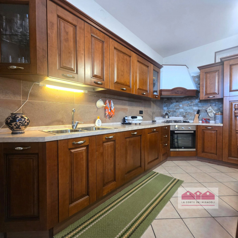 IN ESCLUSIVA A ORGIANO: SPAZIOSA BIFAMILIARE CON BELLISSIMA VISTA PANORAMICA, PERFETTA SIA PER UN...