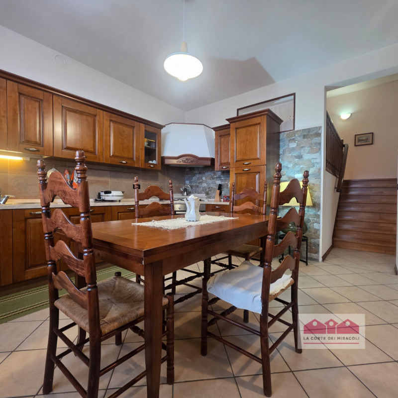 IN ESCLUSIVA A ORGIANO: SPAZIOSA BIFAMILIARE CON BELLISSIMA VISTA PANORAMICA, PERFETTA SIA PER UN...