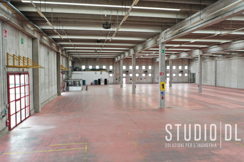 Proponiamo in locazione un capannone nel comune di Marostica, una zona strategicamente posizionat...