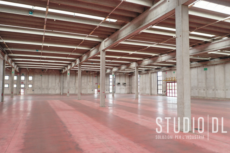Proponiamo in locazione un capannone nel comune di Marostica, una zona strategicamente posizionat...