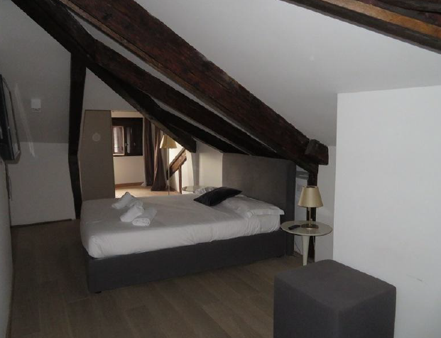 RIF. A.A.98-251

Vendesi all'asta - appartamento al 4° piano in data 16 aprile 2026

Descrizione:...