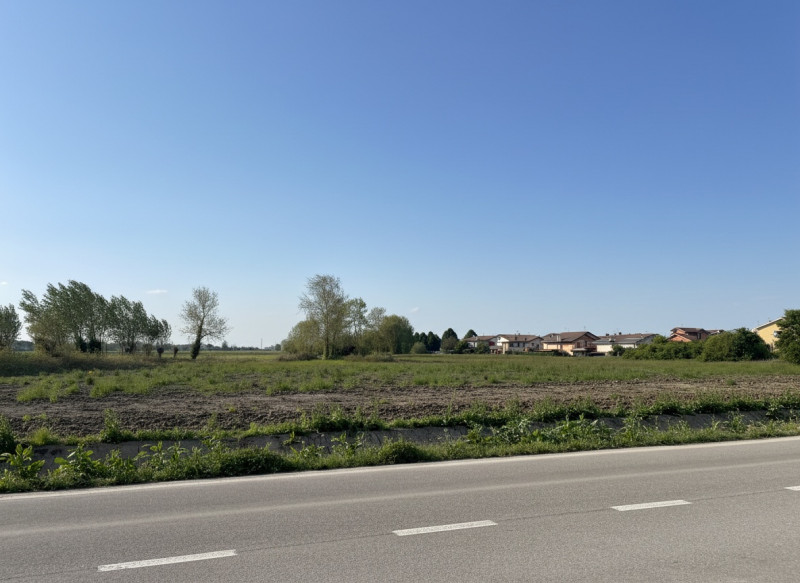 Proponiamo in vendita un ampio terreno agricolo di ben 20.819 mq situato nel comune di Due Carrar...