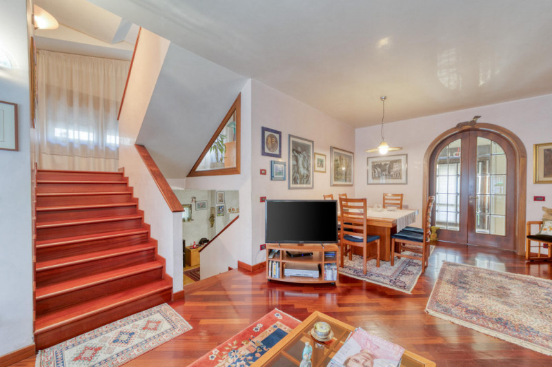 PADOVA - ZONA FACCIOLATI Nel cuore di una delle zone più ricercate della città, proponiamo in ven...