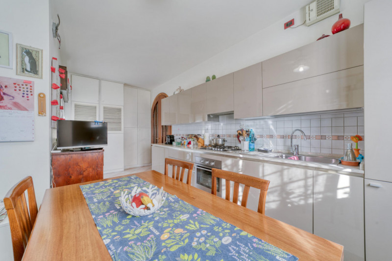 PADOVA - ZONA FACCIOLATI Nel cuore di una delle zone più ricercate della città, proponiamo in ven...